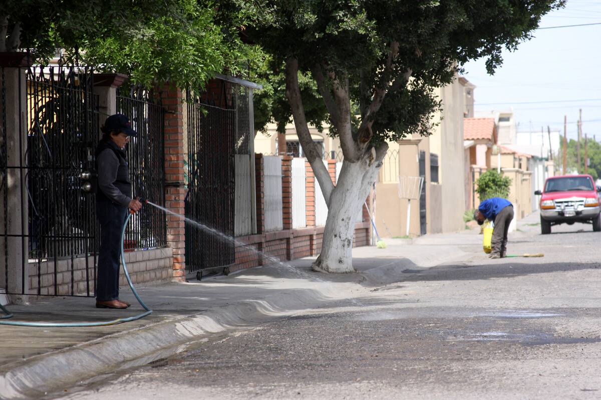 Multarán por tirar agua en la vía pública