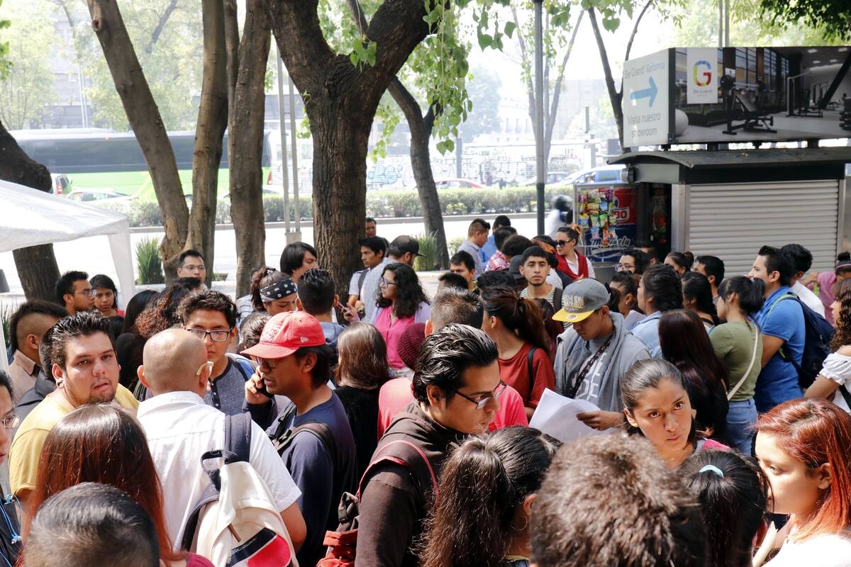 Dudan efectividad de becas para jóvenes
