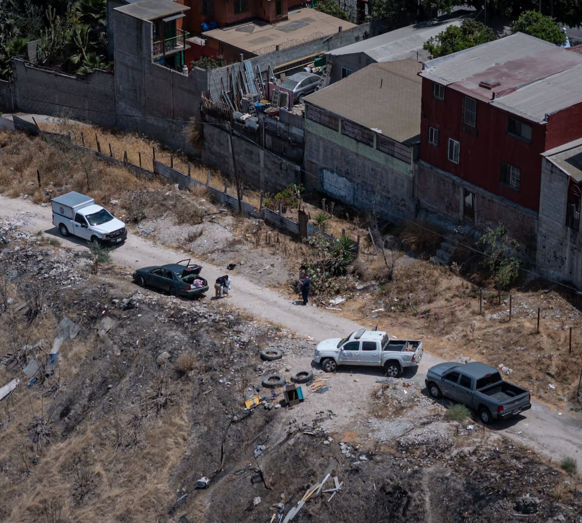 Los restos de las víctimas estaban en un vehículo abandonado en un camino vecinal de la colonia Reforma. Foto: Cortesía.