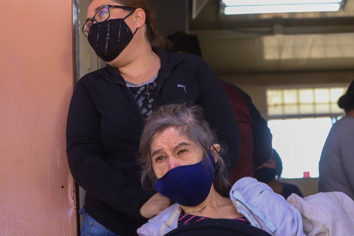 "Ya no voy a pensar en que me voy a morir": primera vacunada en Cecyte
