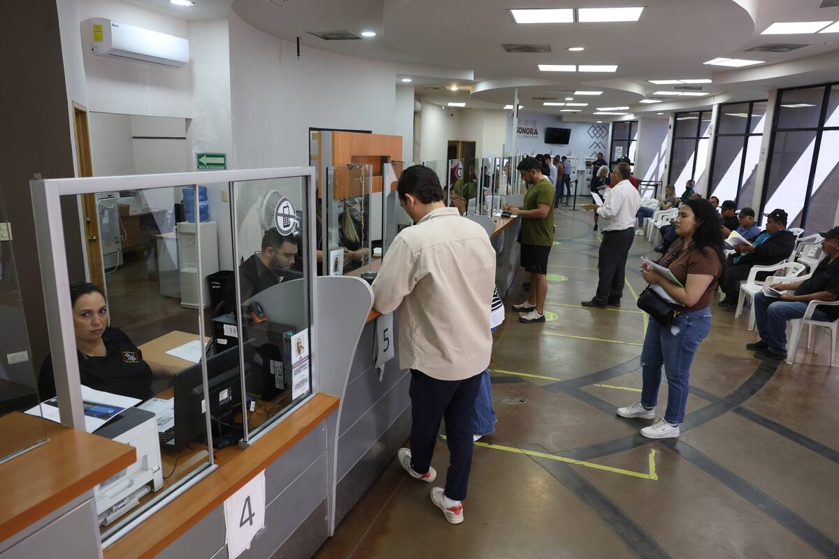 Anuncian 15% de descuento al revalidar placas en línea