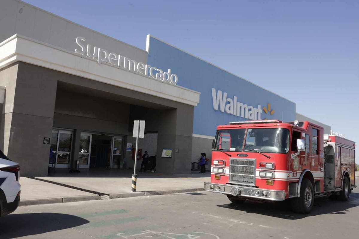 Conato de incendio en el área de electrónica de Walmart Progreso
