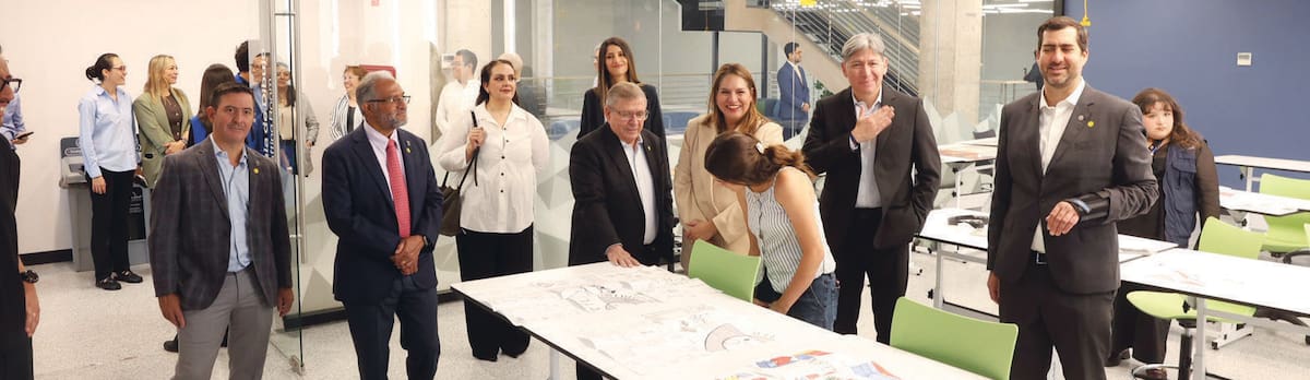 Directivos del Tec y autoridades realizaron un recorrido por las nuevas instalaciones. FOTO: TEODORO BORBÓN