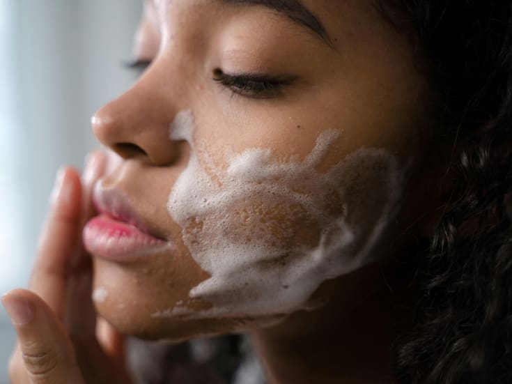 Jabón de barra o líquido: ¿cuál te conviene más según tu tipo de piel y rutina diaria?