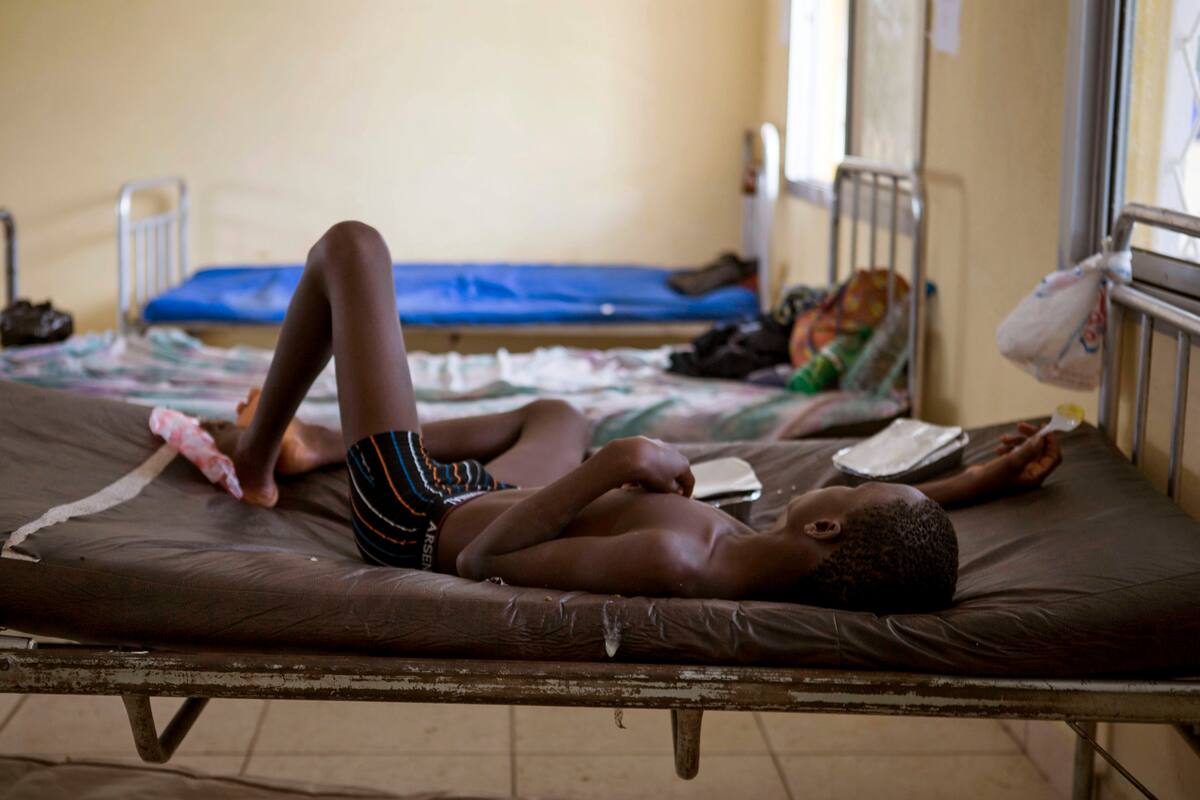 Niño con ébola. (AP Photo/Tanya Bindra, File)