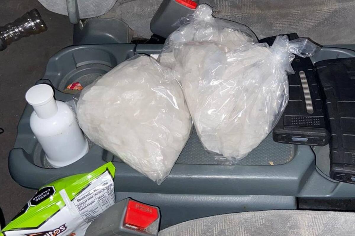 Arrestan a sujetos por posesión de más de 5 mil dosis de cristal y cartuchos de arma de alto calibre