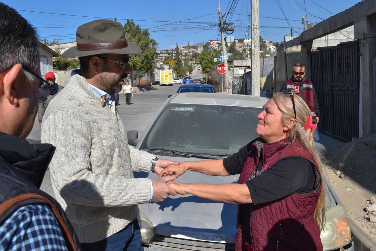 Entregan títulos de propiedad en Maclovio Rojas
