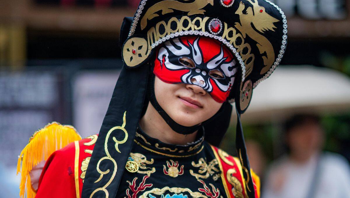 China está utilizando el poder blando a través de plataformas como TikTok, videojuegos y cine para influir en la cultura global, especialmente entre los jóvenes.