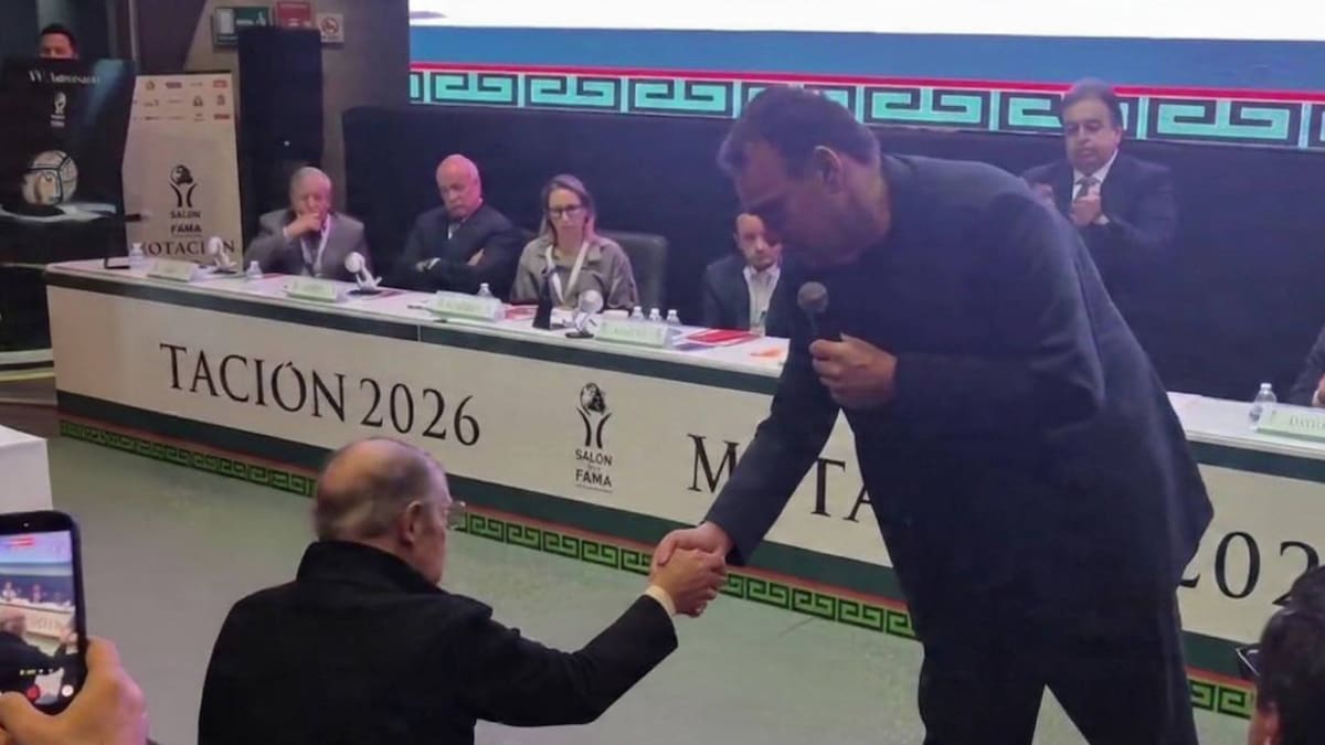 “Usted fue como un padre para mí”: David Faitelson se disculpa en público con José Ramón Fernández durante evento del Salón de la Fama