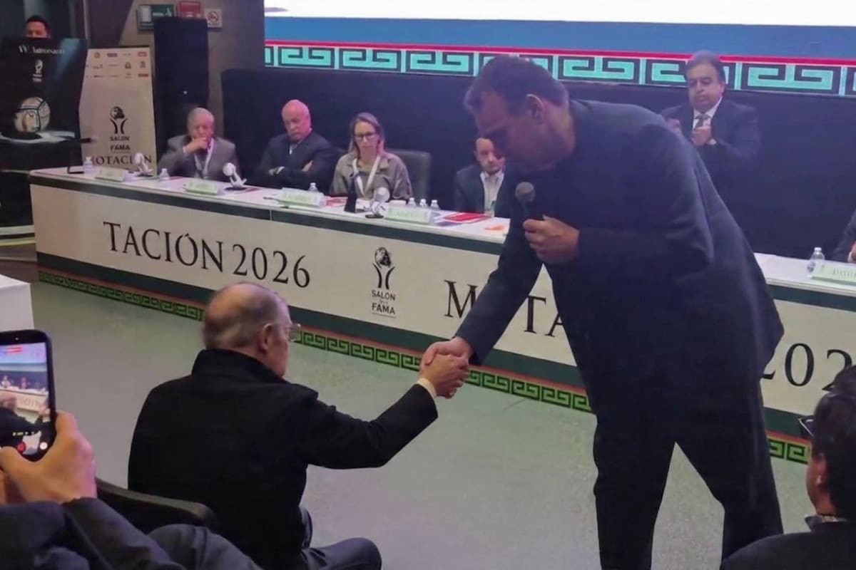 “Usted fue como un padre para mí”: David Faitelson se disculpa en público con José Ramón Fernández durante evento del Salón de la Fama
