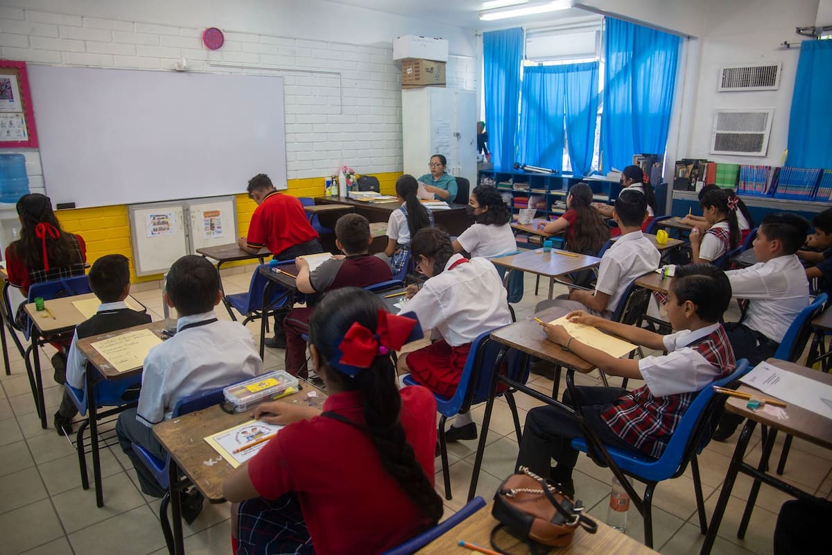 Gobierno acuerda pagar más de 42 millones a mil 782 docentes por adeudos de 2025