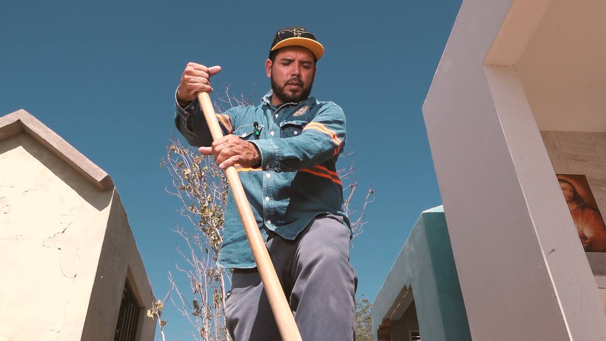 José Luis Estrada Ramos relata
algunas experiencias paranormales que ha vivido en el panteón.