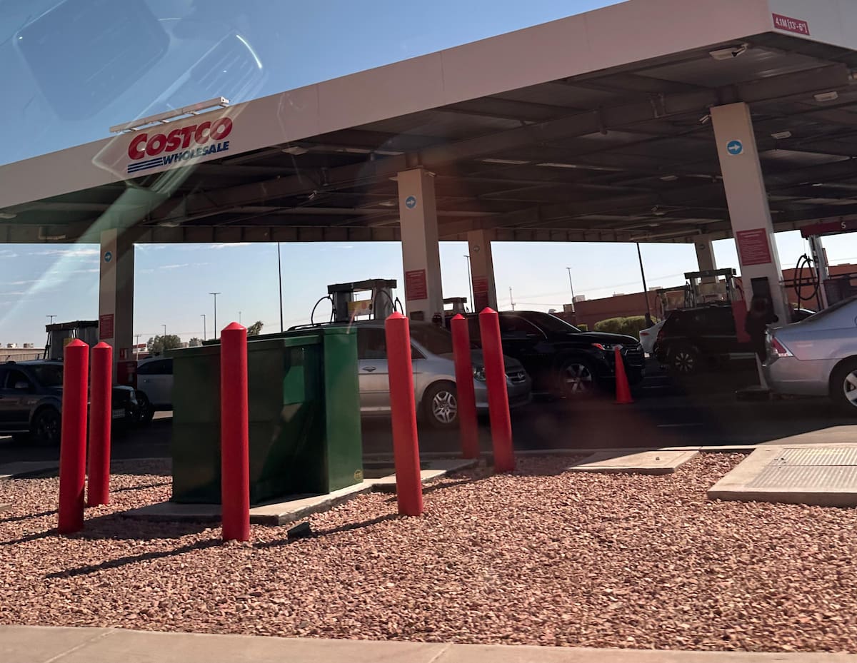 El motivo, según informó la propia firma, es porque el próximo domingo 5 de abril es domingo de pascua. La medida también influirá las estaciones de gasolina. Foto: Javier Gallegos