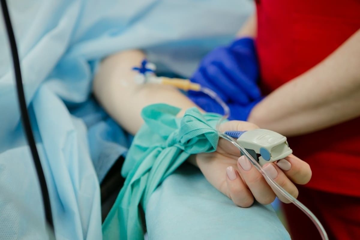 Francia legaliza el suicidio asistido para pacientes con enfermedades incurables tras años de debate y se suma a los países que permiten el procedimiento
