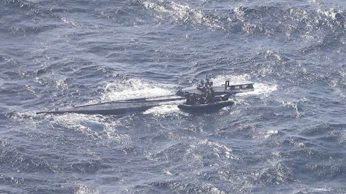 Portugal decomisa casi nueve toneladas de droga en un narcosubmarino cerca de las Azores; es la mayor incautación de cocaína en la historia del país