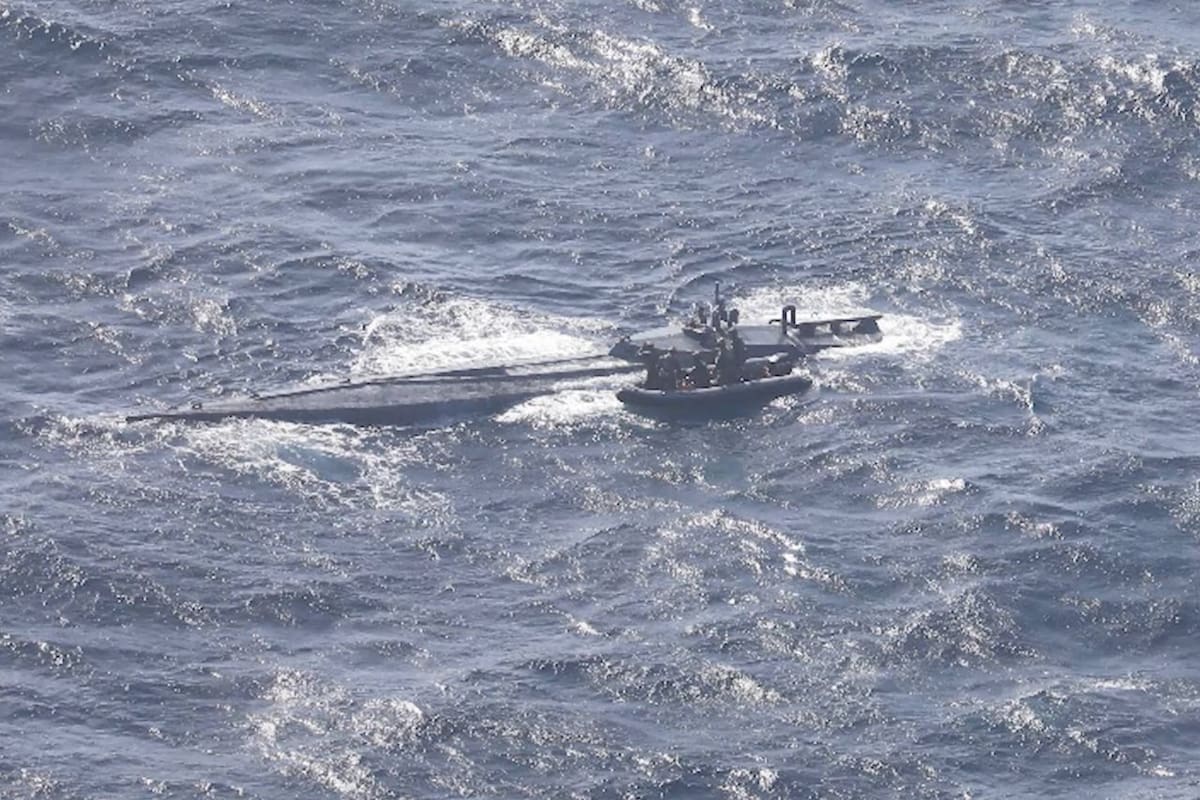 Portugal decomisa casi nueve toneladas de droga en un narcosubmarino cerca de las Azores; es la mayor incautación de cocaína en la historia del país