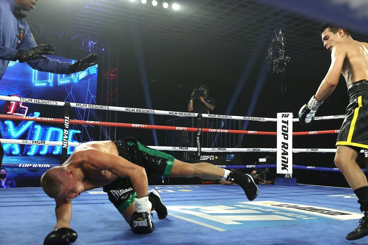 ¡La pelea del año! "Chon" Zepeda noquea a Ivan Baranchyk en un combate con ocho caídas