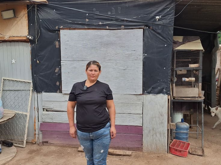 Familia de Andrea Patricia se “acurruca” en una sola cama para soportar el frío en la invasión Tres Reynas de Hermosillo