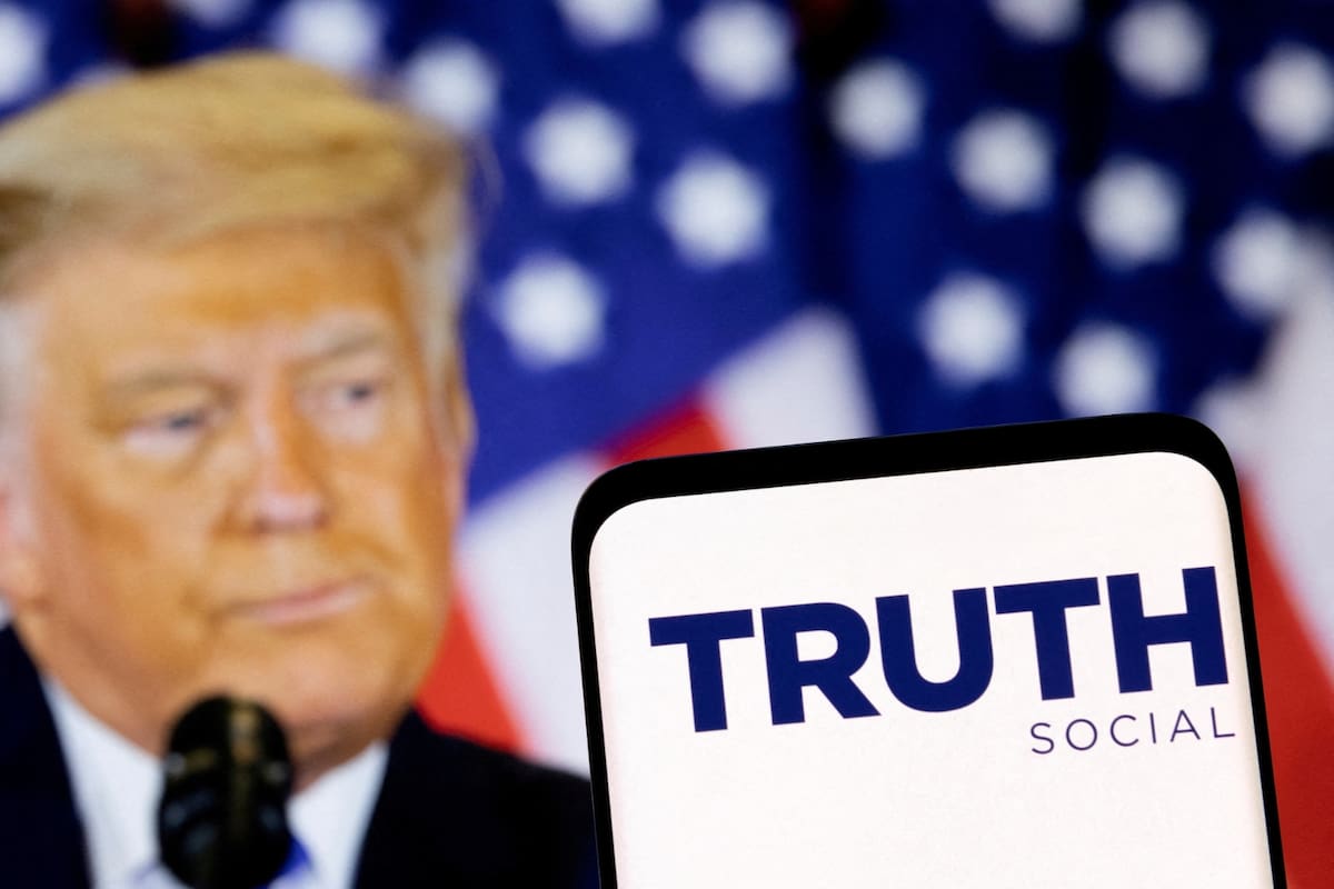 Mientras una publicación de Trump puede mover mercados en segundos, su empresa cobrará a operadores financieros por recibir esos mensajes en milisegundos antes que los usuarios que dependen de las notificaciones comunes de Truth Social