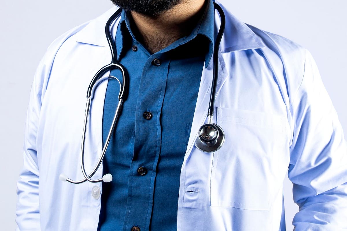 Piden control contra usurpadores médicos y “golondrinos” que operan en BC