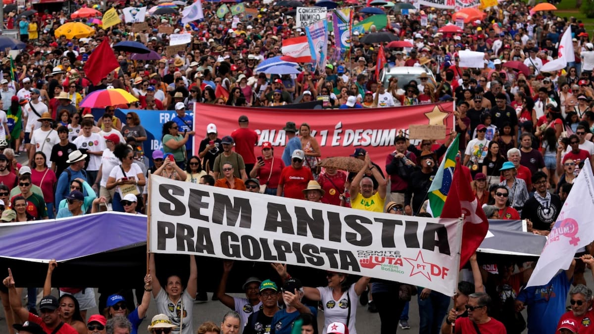 Miles de brasileños salen a las calles para rechazar una ley que reduciría la condena de Jair Bolsonaro por intento de golpe de Estado y podría abrir la puerta a su liberación anticipada