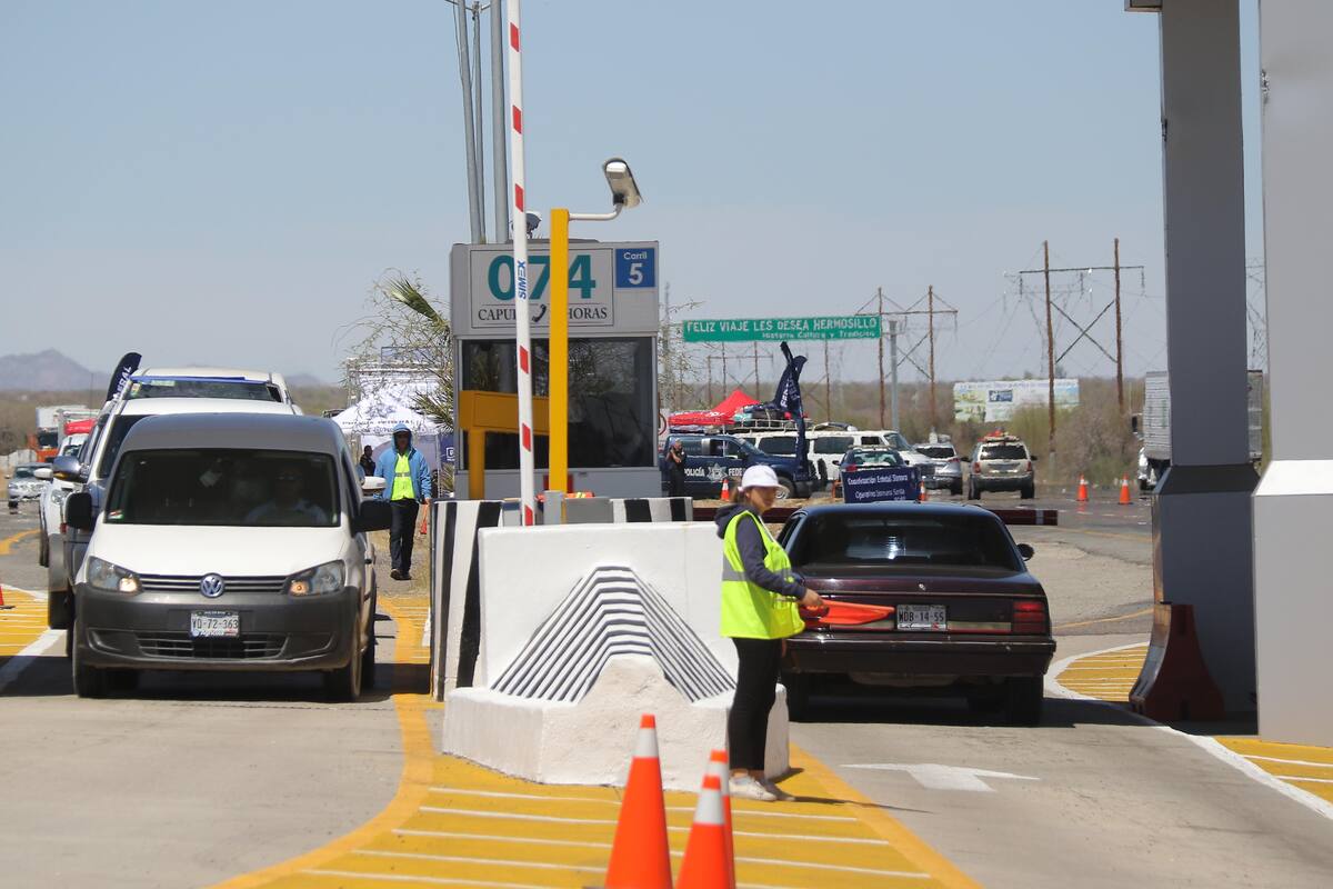 Policías llegan a Caseta Cobro intentado sacar a quienes la tienen tomada
