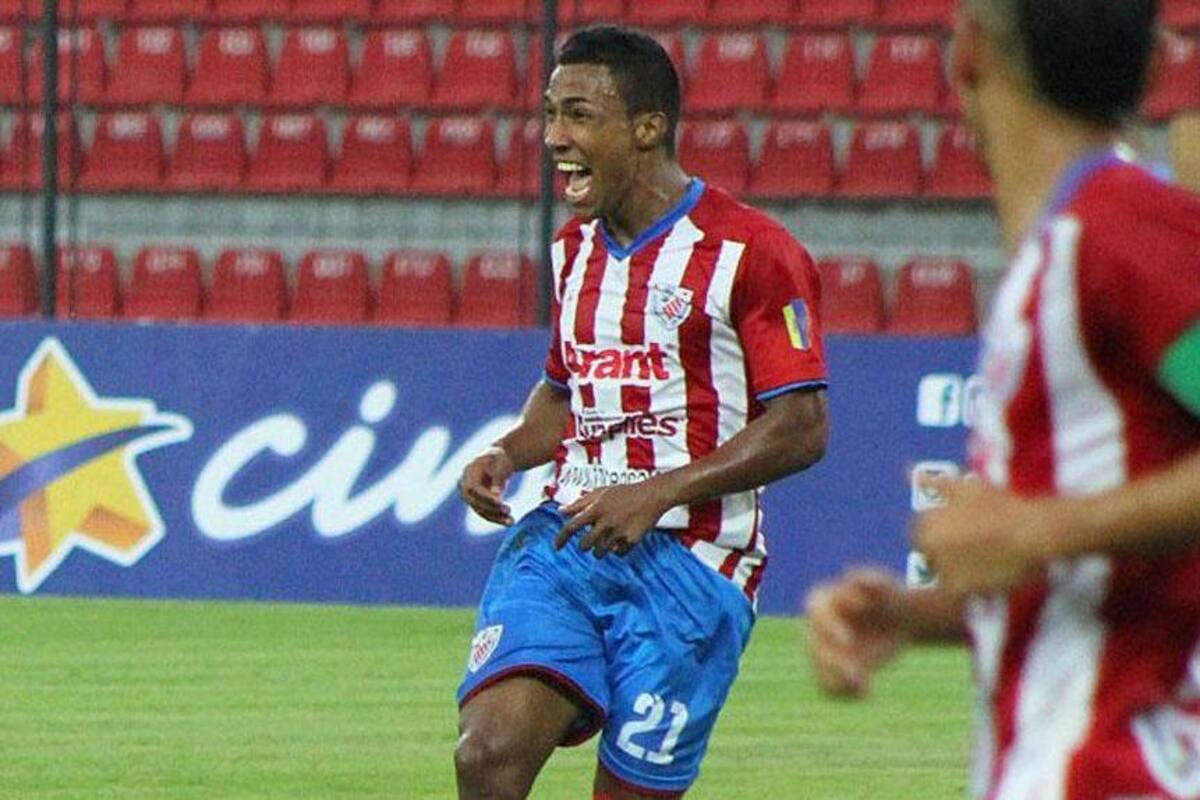 ¡Misil! Mexicano hace golazo digno de Puskas en Venezuela
