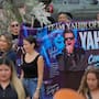 Fanáticos de Yahir se reúnen en el Estadio Fernando Valenzuela para mostrarle su apoyo antes de la gran final de La Casa de los Famosos México 2026