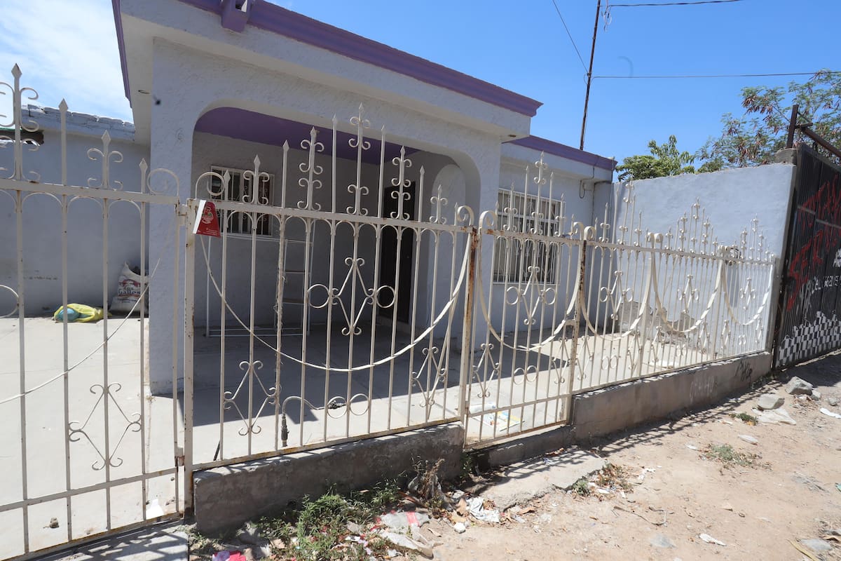 Aseguran vecinos que ladrones vacían casa en la López Portillo