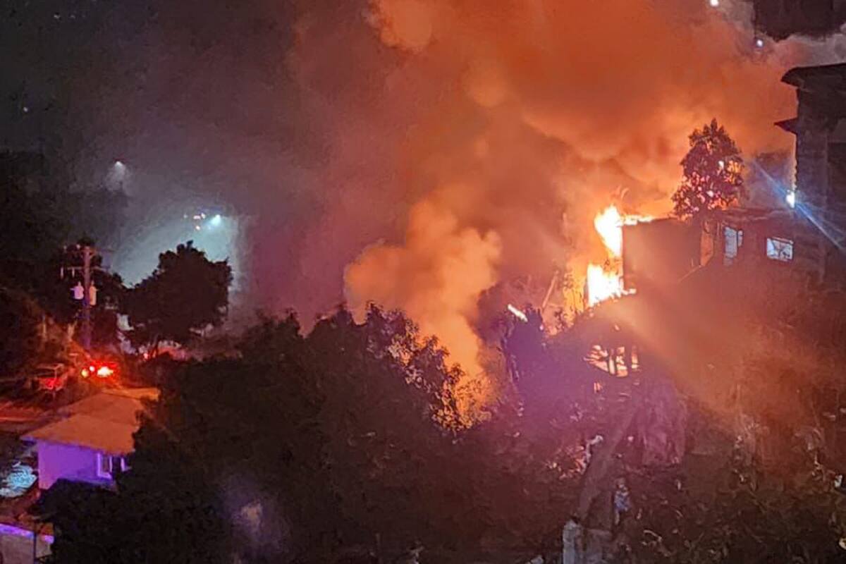 Bomberos Tijuana atienden incendio, atropellamiento e intoxicación