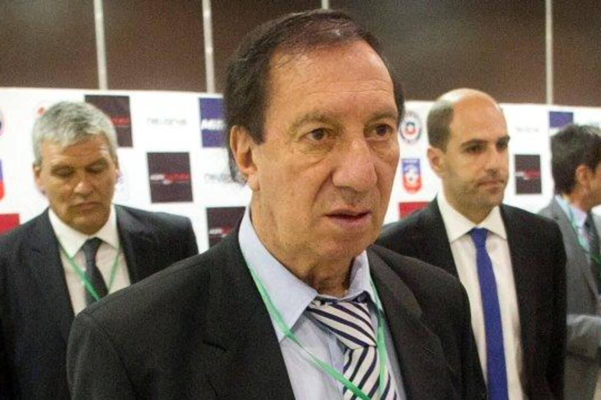 Carlos Bilardo fuera de peligro al dar negativo en prueba de covid-19