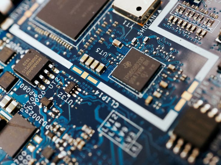 Trump bloquea acuerdo de compraventa de chips por motivos de seguridad nacional