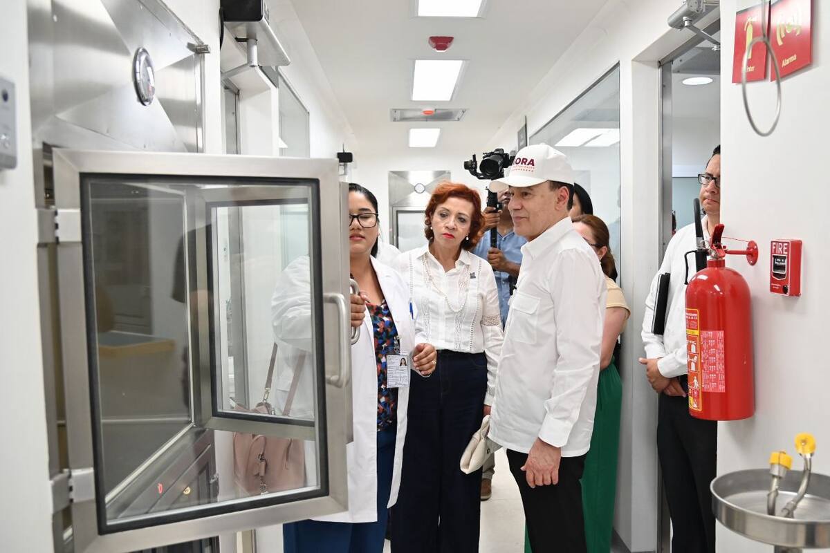 Alfonso Durazo supervisa avances del Centro de Mezclas del Hospital General Zona 14 del IMSS