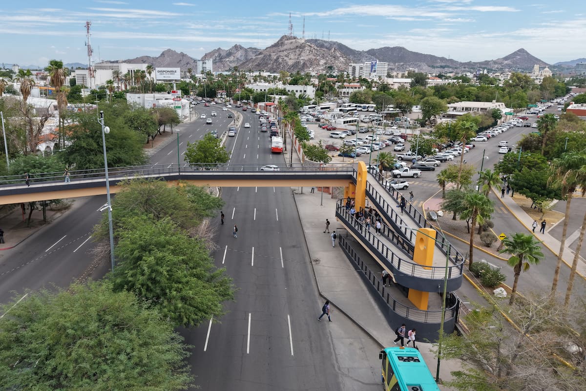 Puente peatonal del bulevar Luis Encinas divide opiniones entre jóvenes de la Universidad de Sonora