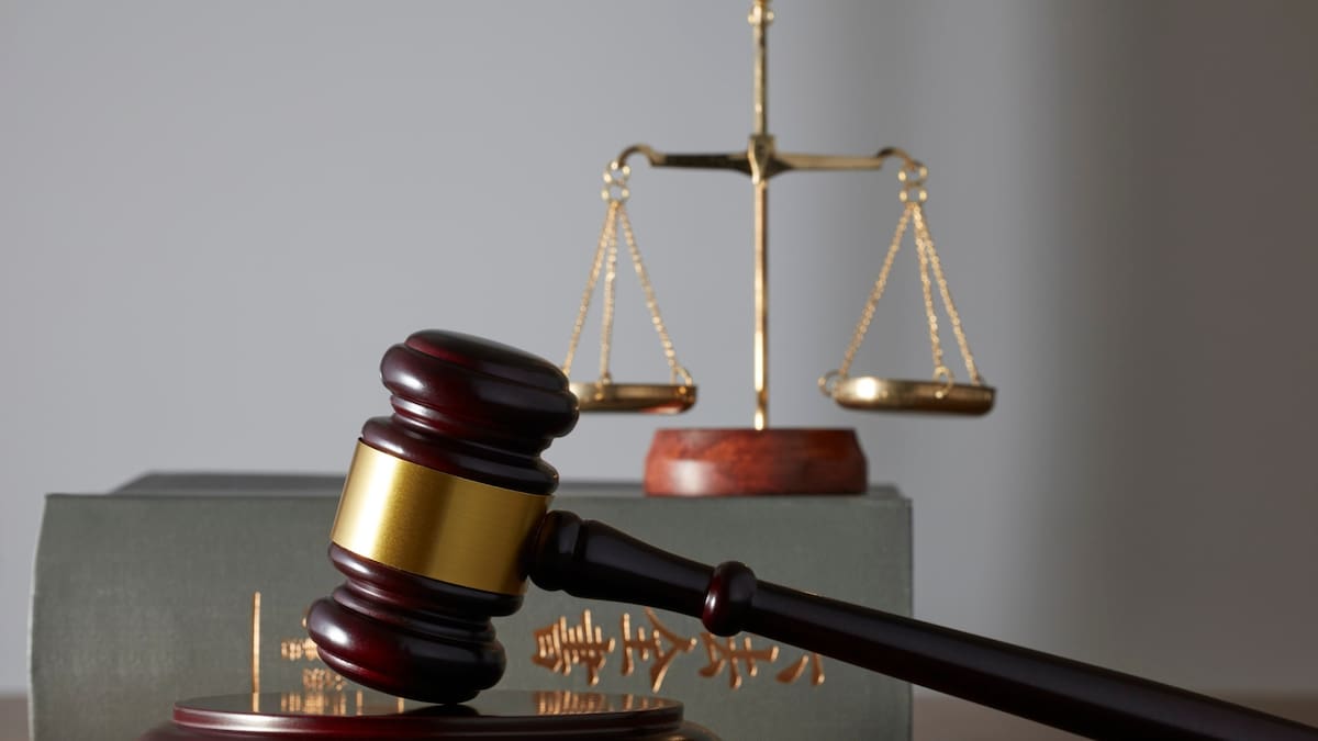 Los padres enfrentan cargos de asesinato y maltrato infantil; el juicio comenzará en enero de 2027 en el tribunal de Old Bailey, en Londres.