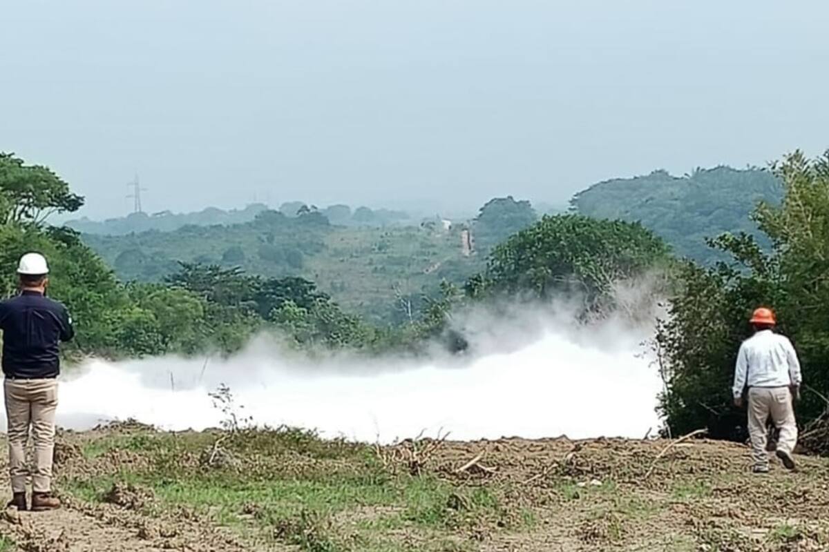 Tratan de controlar fuga de etano, pero explota ducto en Veracruz; reportan 11 heridos