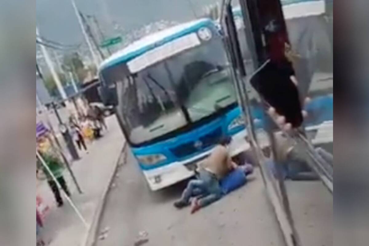 VIDEO: Choferes en Monterrey protagonizan pelea callejera por ganar el pasaje