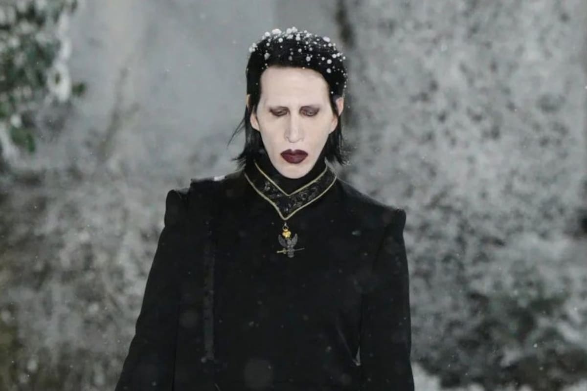 Marilyn Manson abre desfile de Enfants Riches Déprimés en Paris Fashion Week y desata polémica