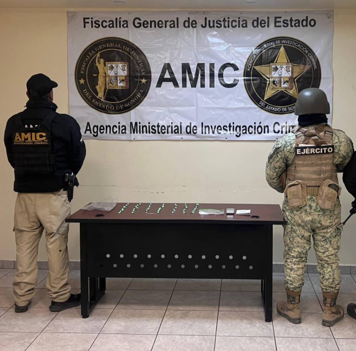 Envoltorios de droga sintética conocidos como "cristal" asegurados durante los operativos en San Luis Río Colorado. / AMIC.