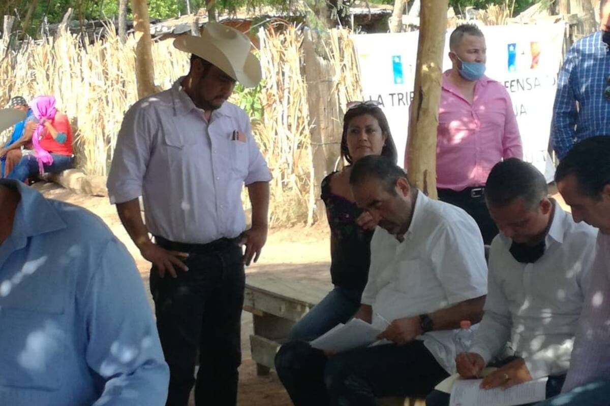 Acuerdan Yaquis liberar vías del tren