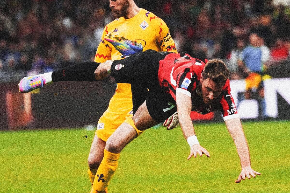 Santiago Giménez salió lesionado en otro desastroso juego del Milan