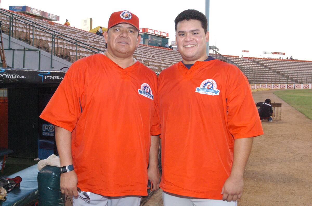Fernando Valenzuela y Fernando Valenzuela Jr. jugando para los Águilas de Mexicali en su visita al Estadio Héctor Espino en 2006. (Foto: Archivo GH - Javier Sandoval)