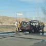 Incendio consume carro sobre la carretera a Tijuana