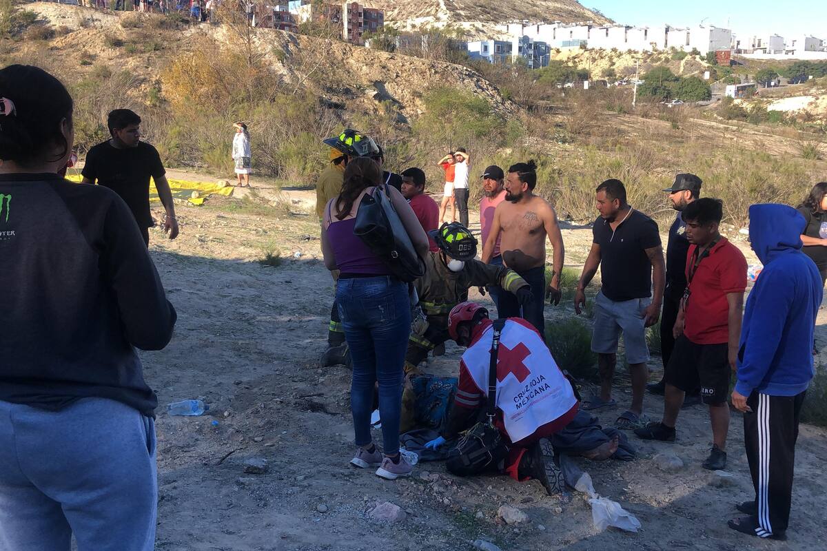 Cruz Roja Tijuana atendió a 13 pacientes tras volcadura de camión de Altisa