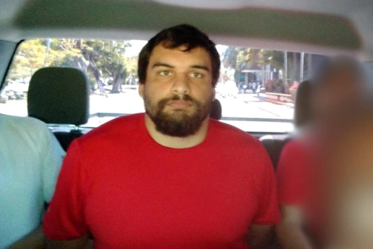 Hijo de ex jugador de la NFL acusado de matar a sus padres es arrestado en México