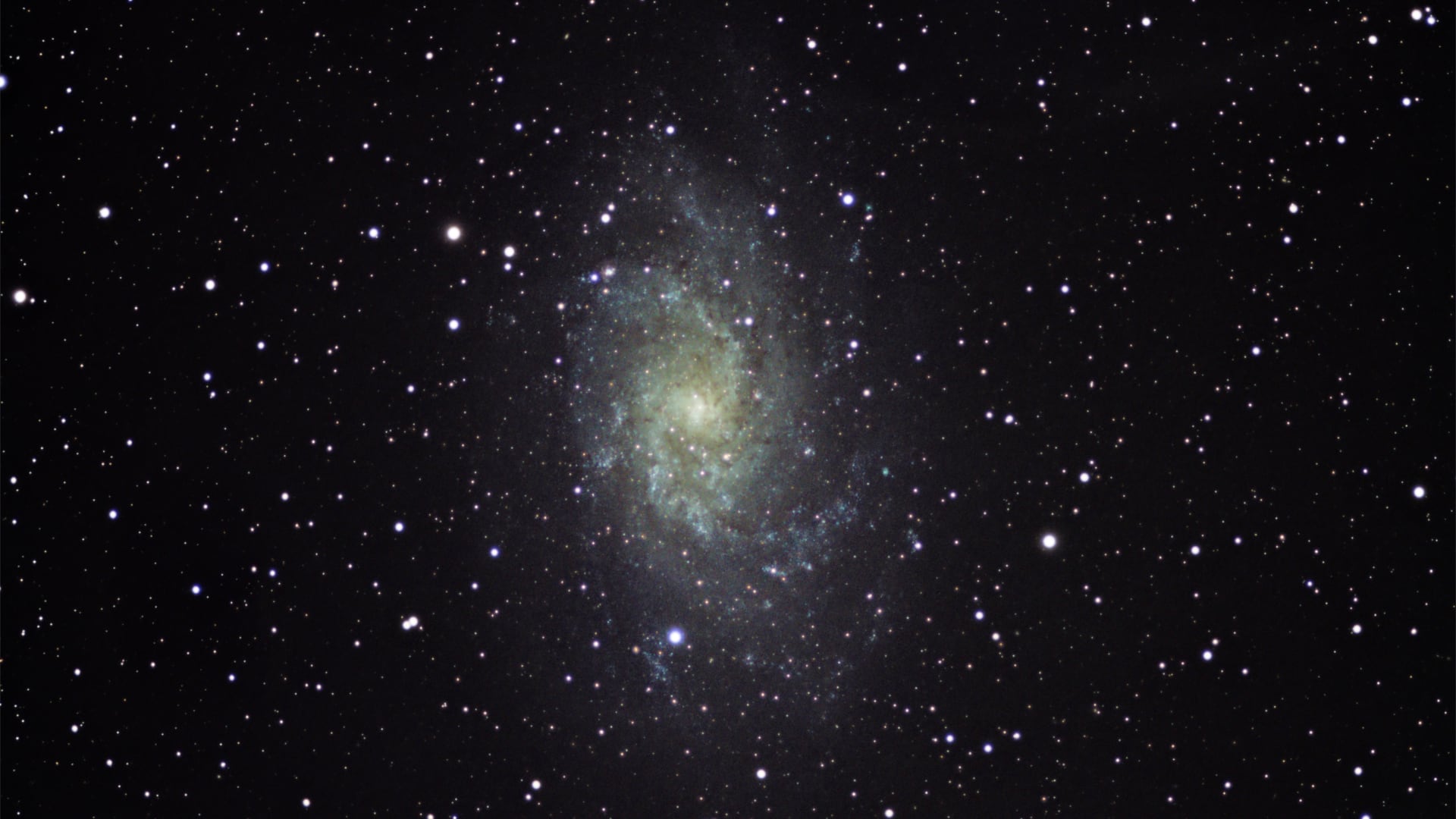 Esta estructura plana, que se extiende por millones de años luz, explica por qué las galaxias vecinas se alejan de forma ordenada y no caen hacia el Grupo Local|Foto: Canva