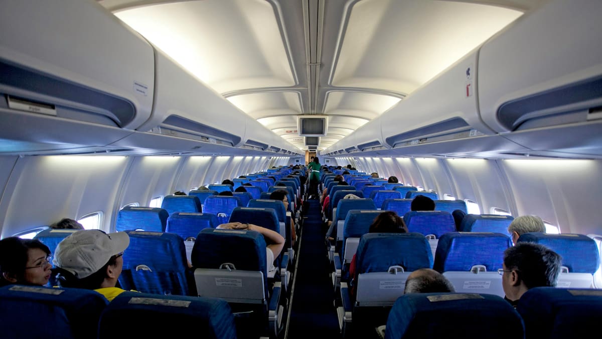 La adopción de tarifas básicas genera precios iniciales atractivos, pero los costos reales de viajar siguen aumentando.