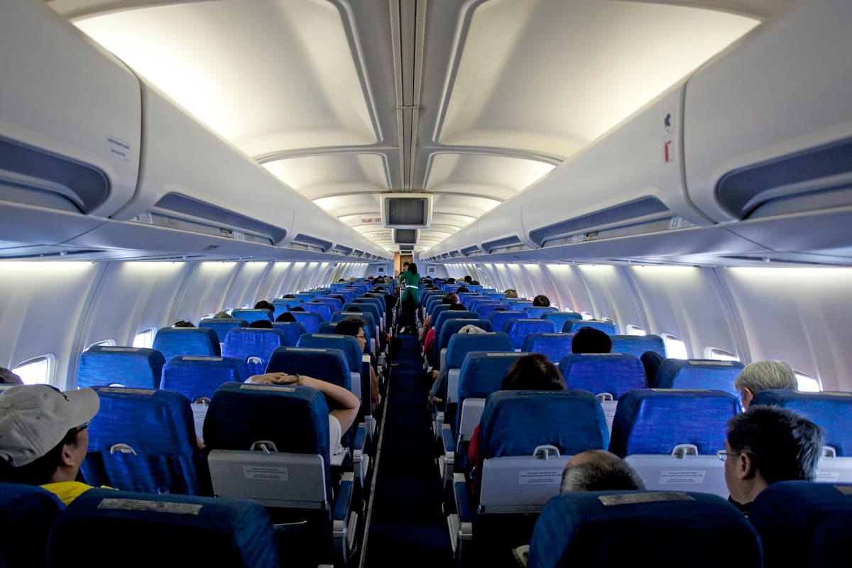 ¿Qué tan seguro es el aire en los aviones y hospitales? Lo que reveló un estudio reciente