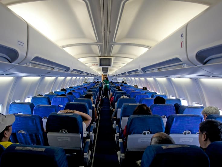 ¿Qué tan seguro es el aire en los aviones y hospitales? Lo que reveló un estudio reciente