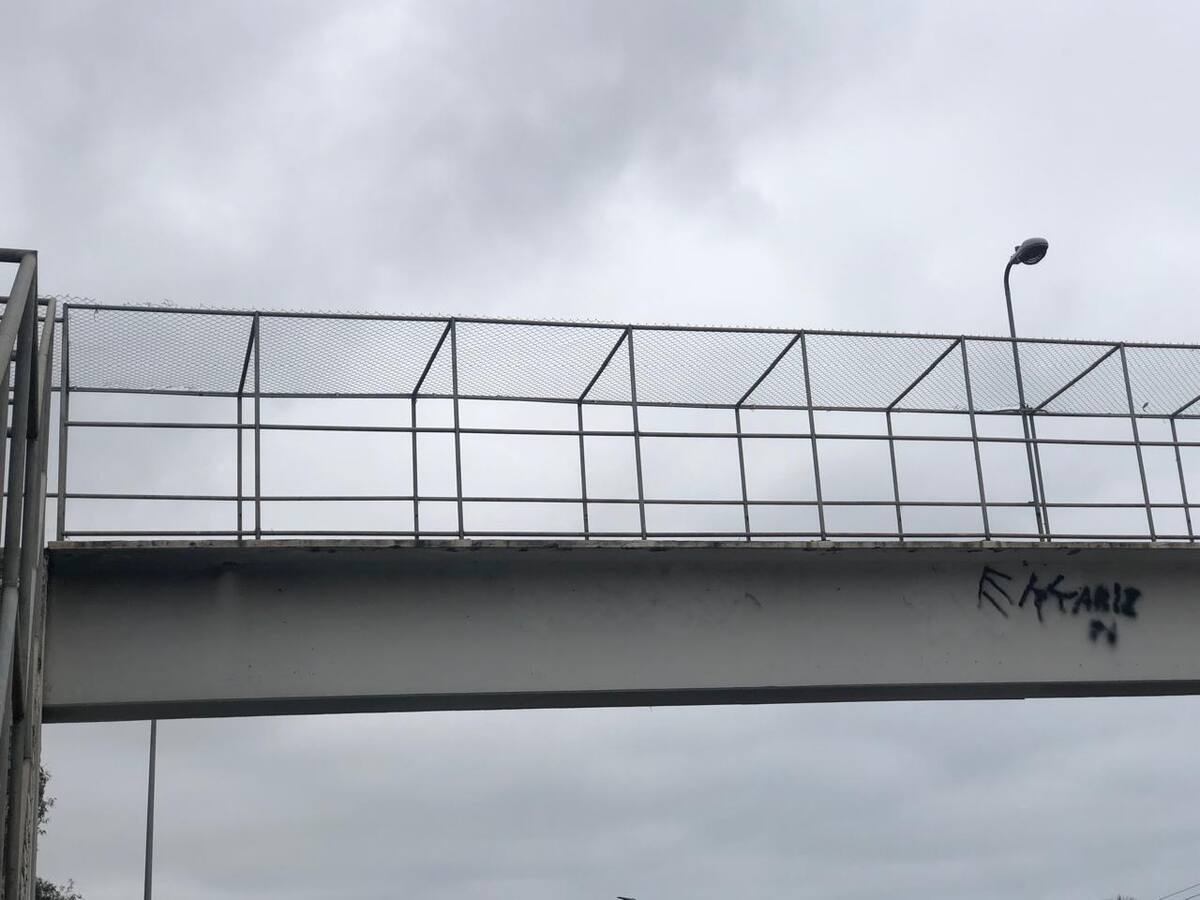 La parte alta del puente se encuentra sin protección